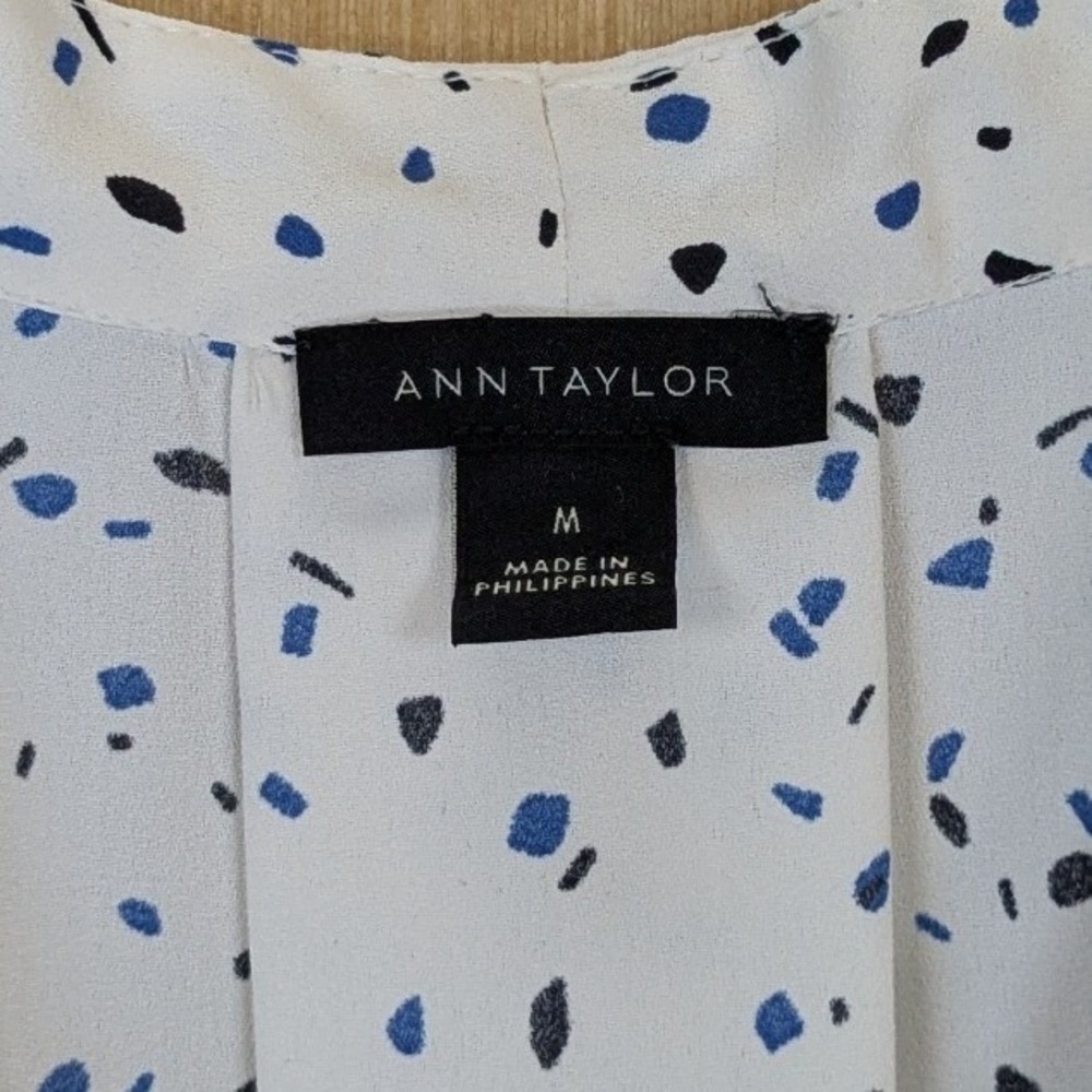 Ann Taylor Womens White Abstract Elevated Basic Career Chic V-Neck Blouse Medium - Picture 2 of 7